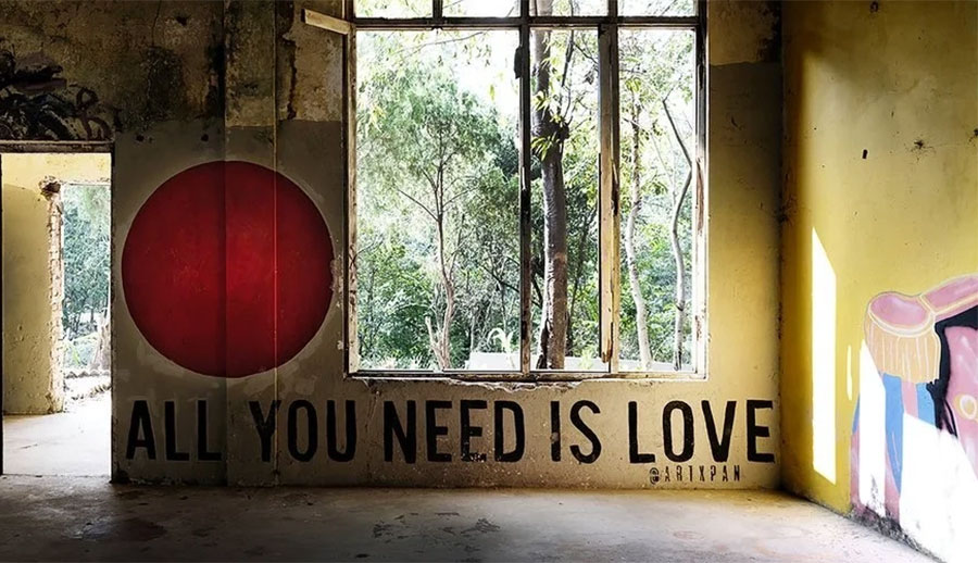 Four Photos Of The Beatles’ Bungalow