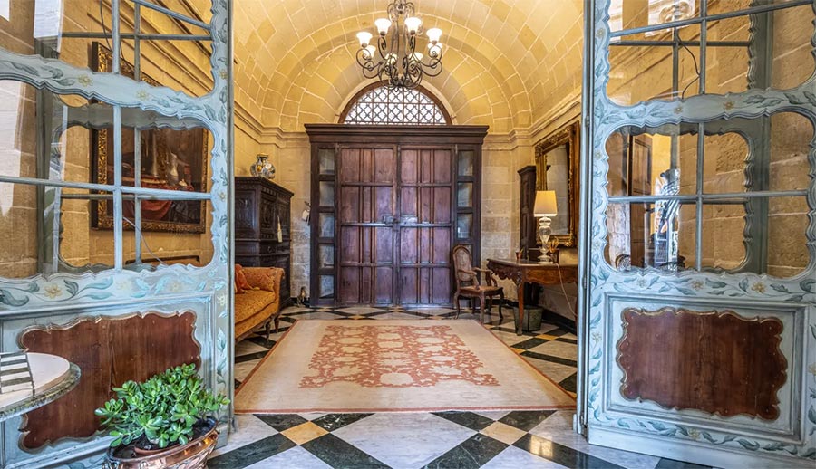 £1,400 Break in Malta