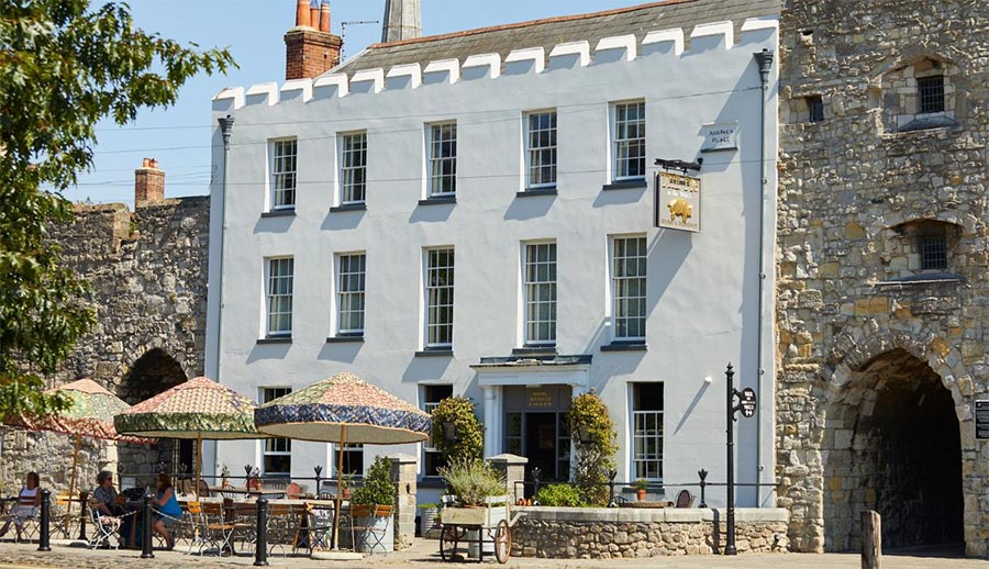 Stay At THE PIG–In The Wall
