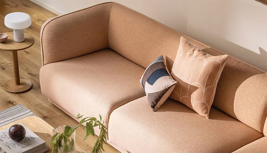 Méris Sofa by Case